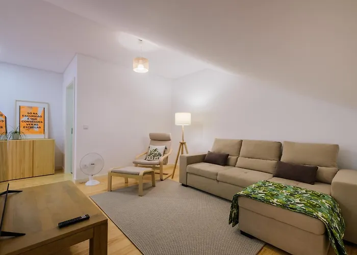 Botanic Garden Duplex 蓬塔德尔加达