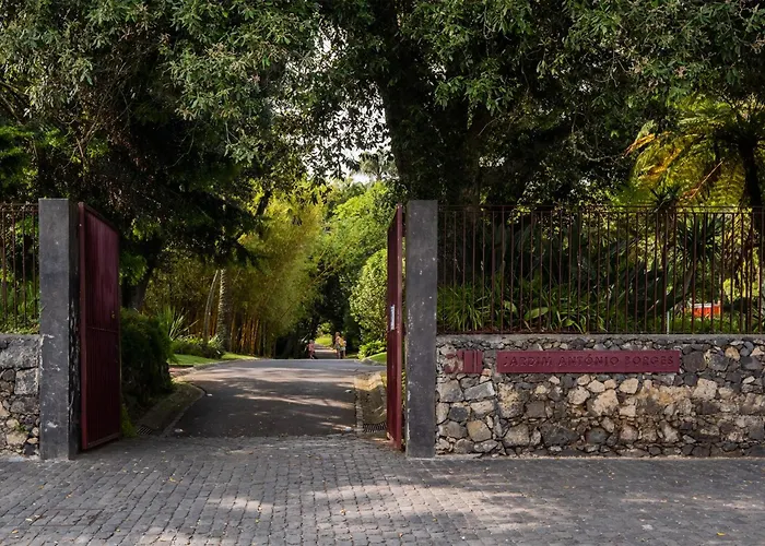 Botanic Garden Duplex *